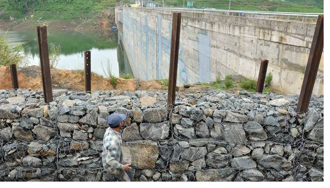 Công trình kè chống nước biển dâng khối 8 Phường Nghi Tân Thị Xã Cửa Lò