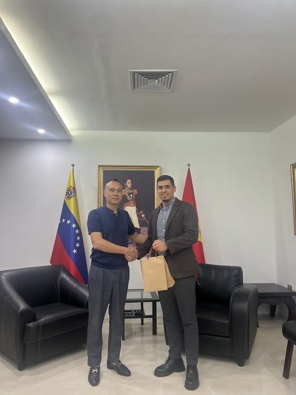 Thăm chính thức Đại sư quán Việt Nam tại Quốc gia VENEZUELA